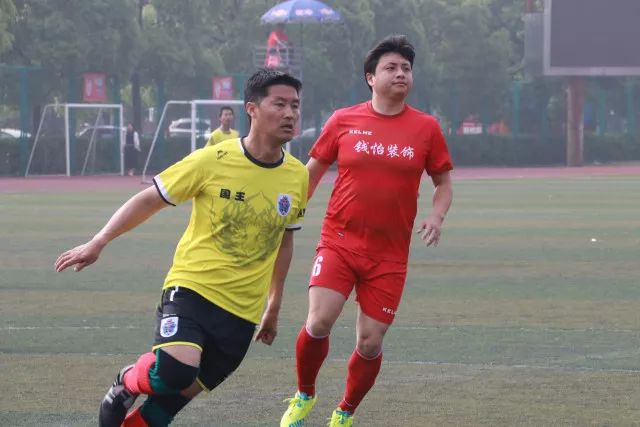 全运冠军跌宕人生：出名暴富 不如现在摆摊快乐